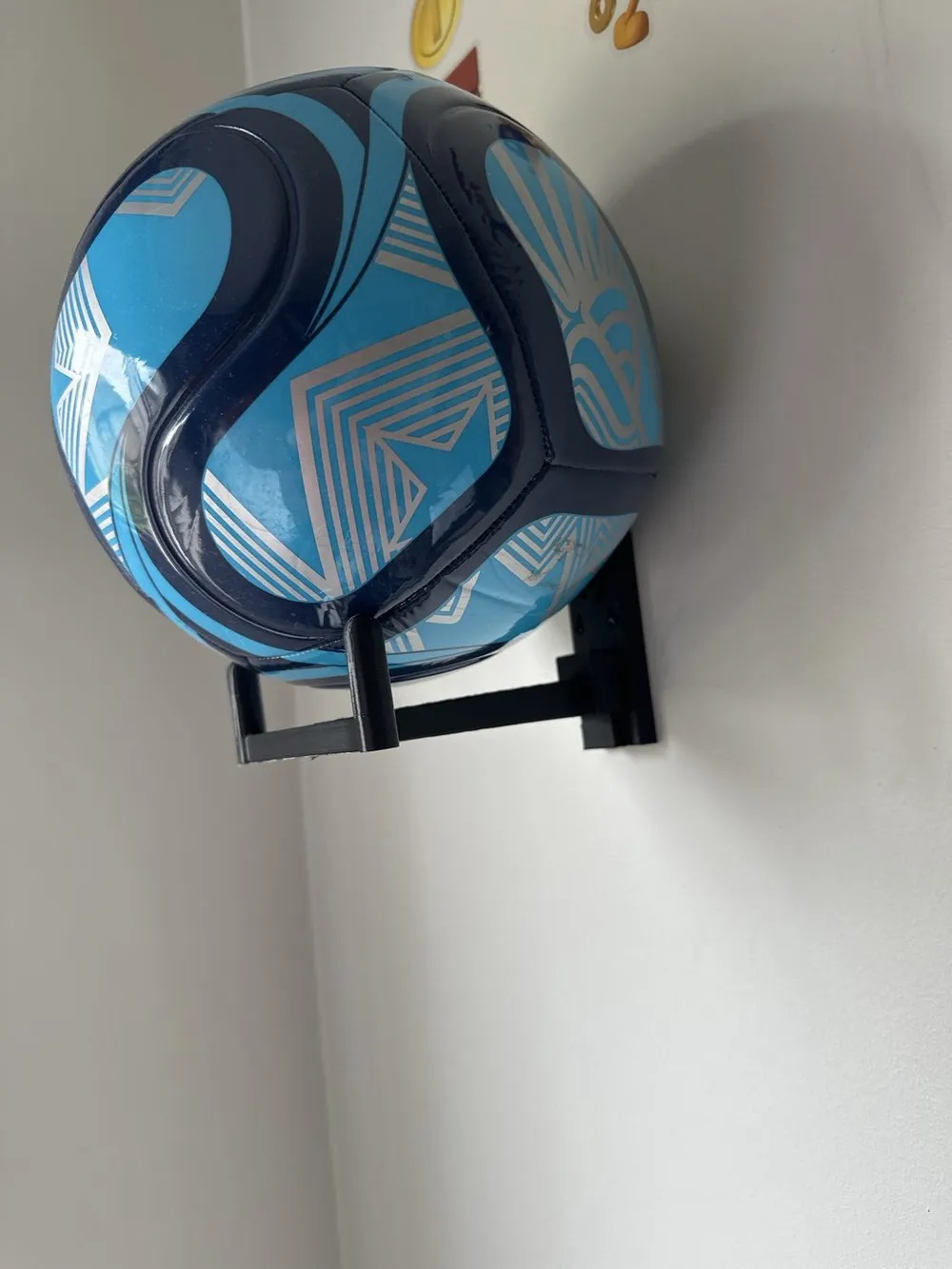 Balón apoyado en el porta balón HAIQUE